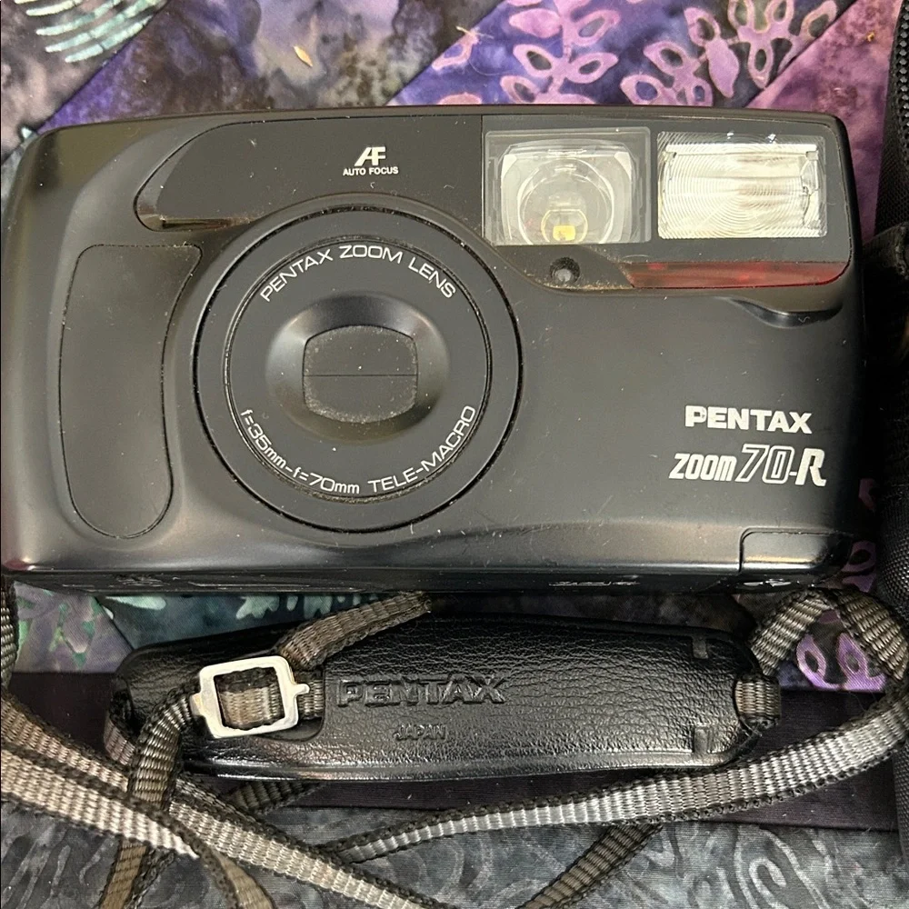 Pentax Zoom 70R Black Camera with Case
